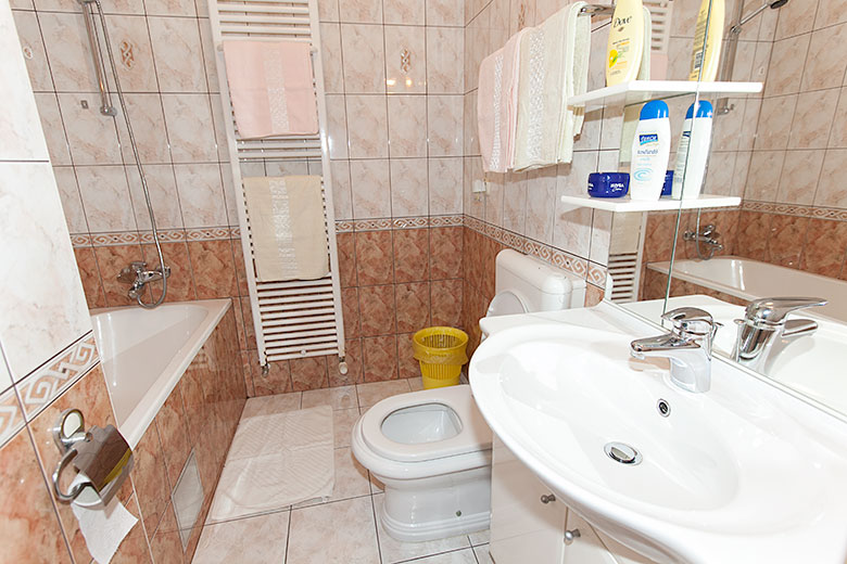 Apartments Šimić, Tučepi - bathroom