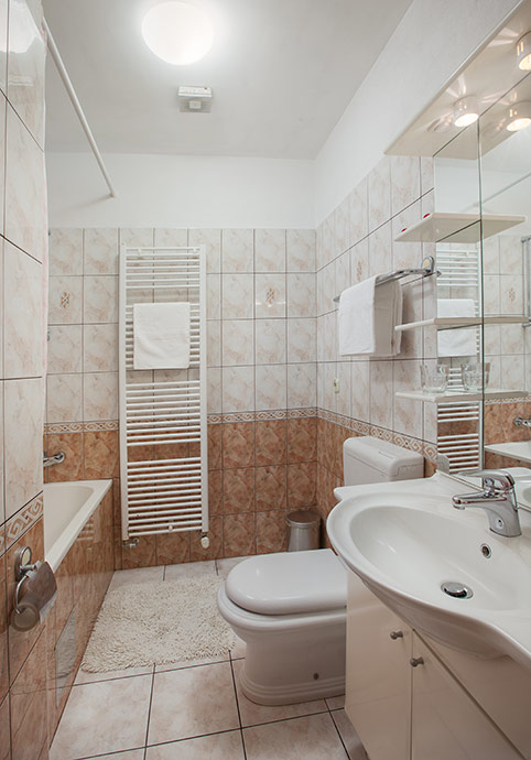 Apartments Šimić, Tučepi - bathroom