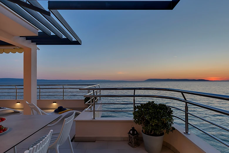 Apartments Šimić, Tučepi - balcony night view