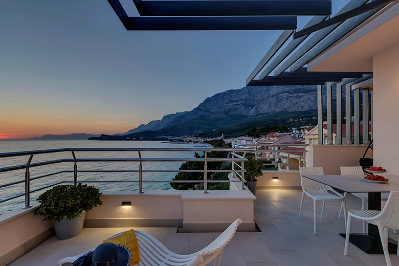 Apartments Šimić, Tučepi - balcony night view