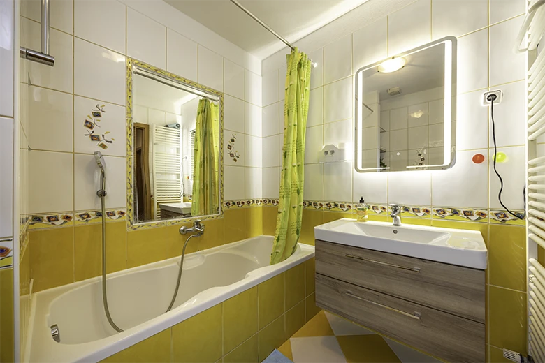 Apartments Šimić, Tučepi - bathroom