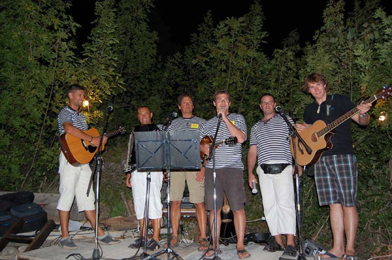 Tučepi, typical local vocal instrumental group