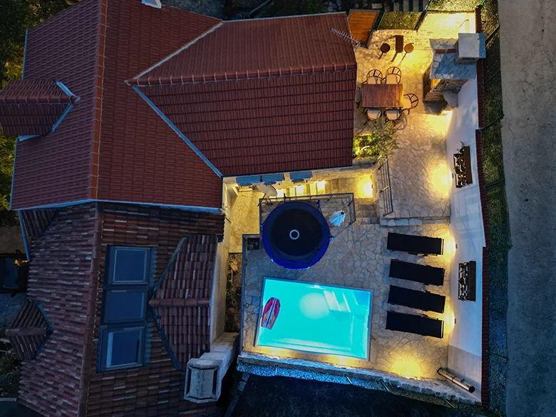 Villa Somnium, Tučepi - pool, garden - aerial view at night