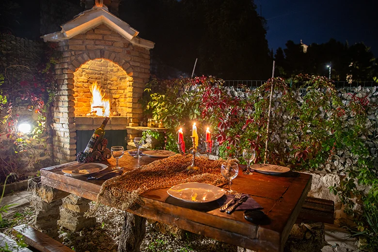 Villa Stina, Tučepi - grill at night