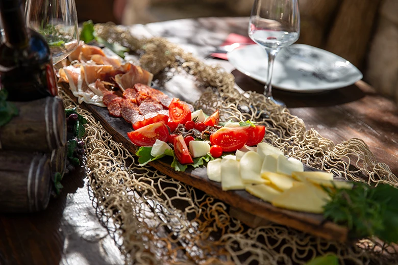 Villa Stina, Tučepi - outdoor, dalmatian traditional food on the table