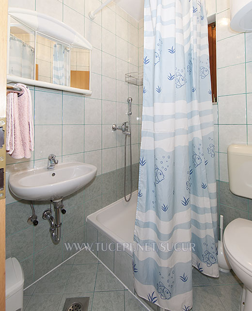 Apartments Šućur, Tučepi - bathroom