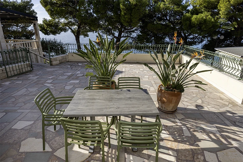 Apartments Caluna, Tučepi - terrace with sea view, overlooking the sea and beach