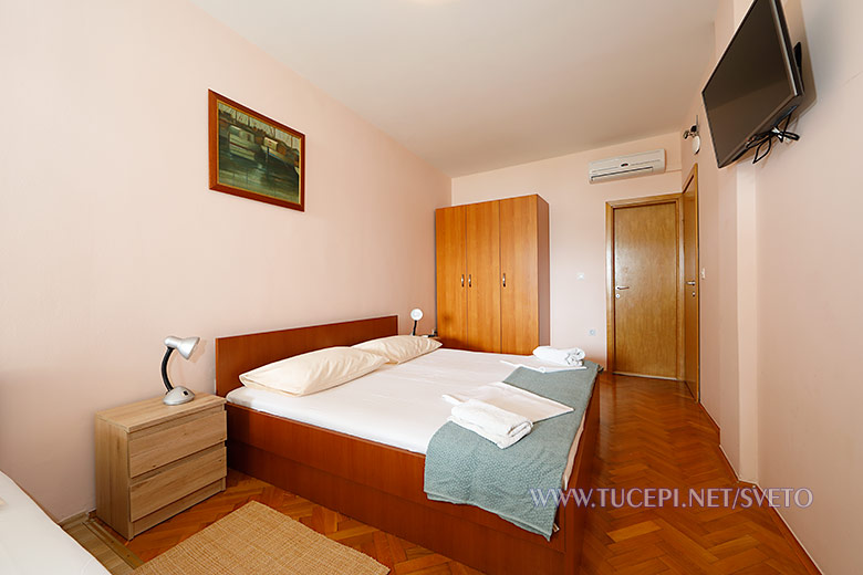 Apartments Sveto, Tučepi - bedroom