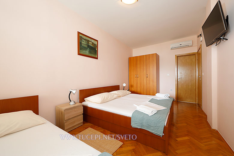 Apartments Sveto, Tučepi - bedroom