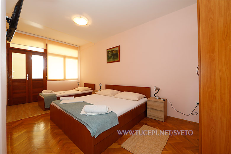 Apartments Sveto, Tučepi - bedroom