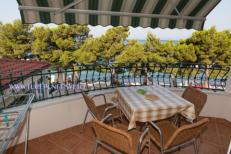 Apartments Sveto, Tučepi - balcony with sea view