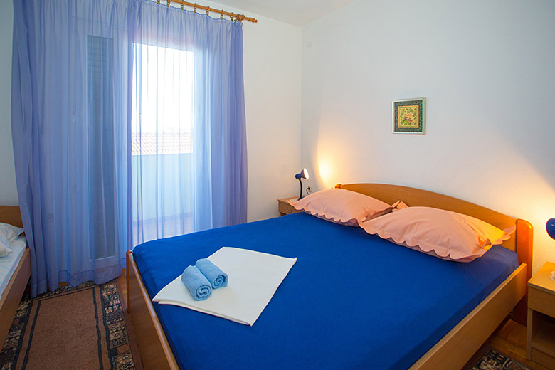 Apartments Svjetlana, Tučepi - bedroom