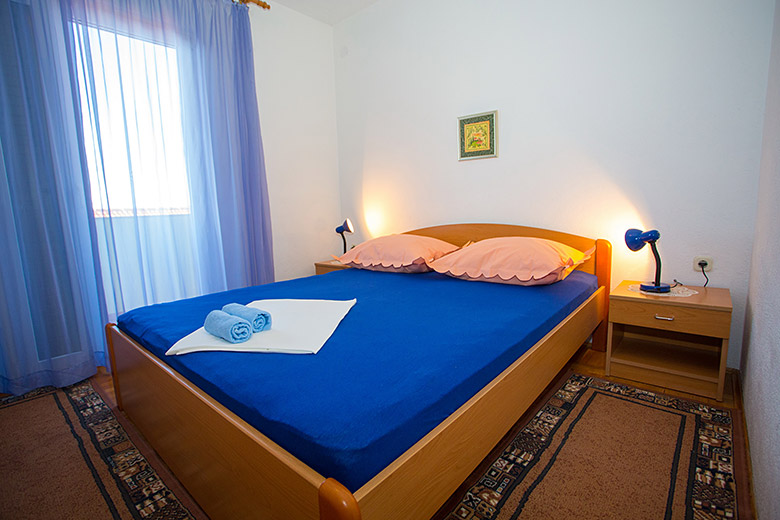 Apartments Svjetlana, Tučepi - bedroom