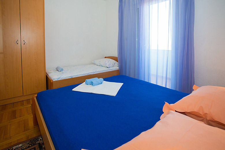 Apartments Svjetlana, Tučepi - bedroom