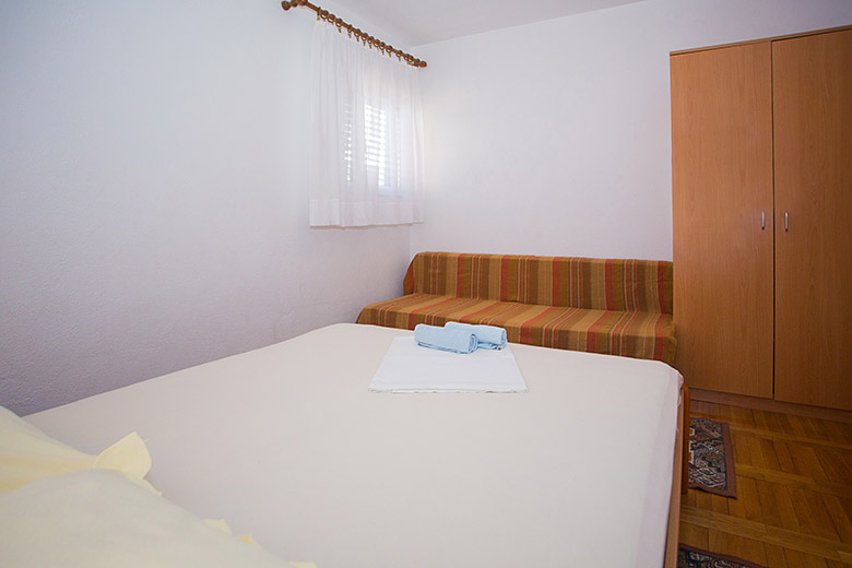 Apartments Svjetlana, Tučepi - bedroom