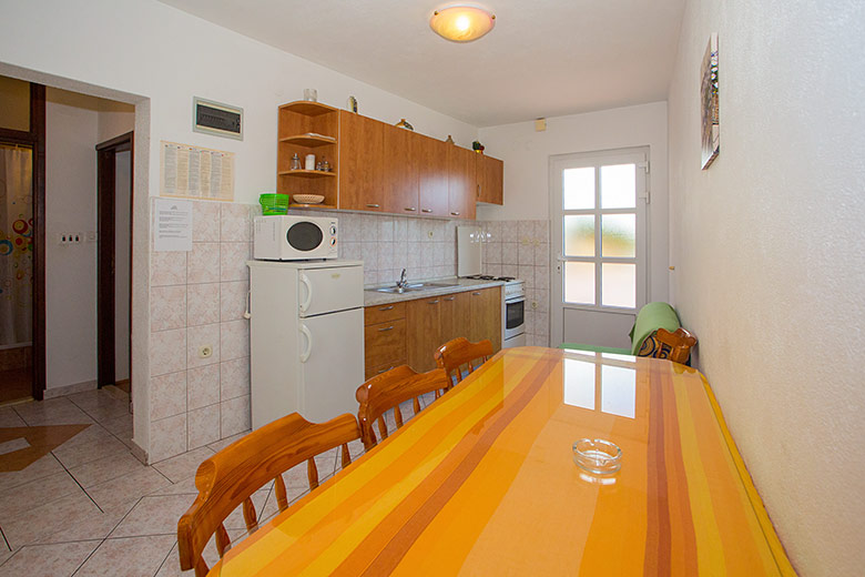 Apartments Svjetlana, Tučepi - dining room