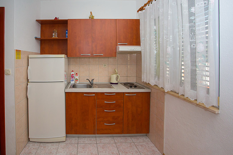 Apartments Svjetlana, Tučepi - kitchen