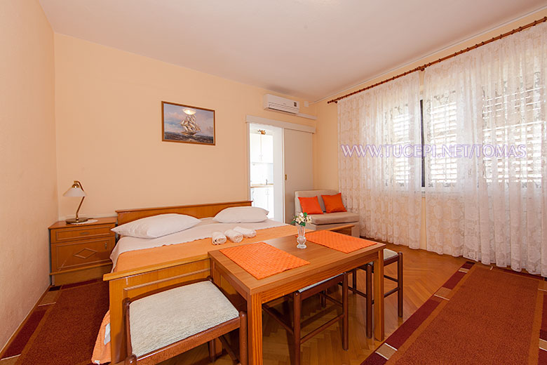 Apartments Tomaš, Tučepi - bedroom