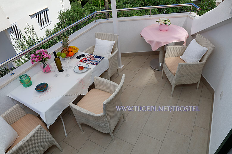 Apartments Trostel, Tučepi - terrace with sea view