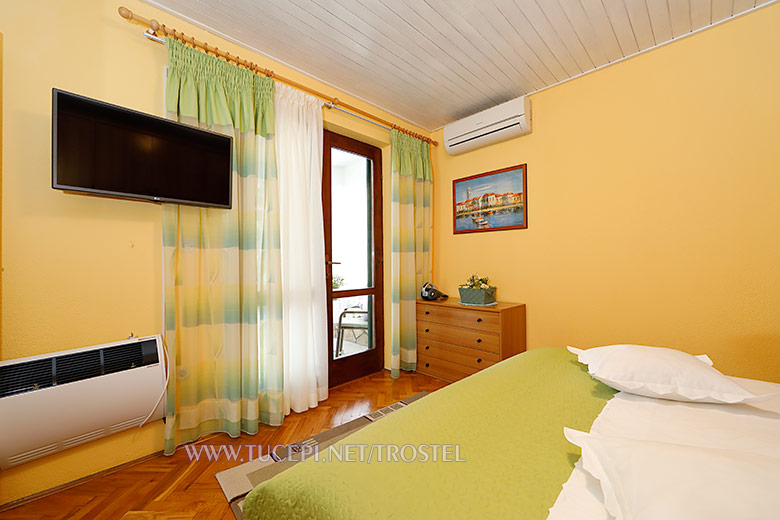 Apartments Trostel, Tučepi - bedroom