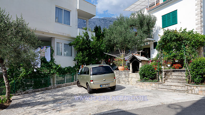 Apartments Trostel, Tučepi - parking