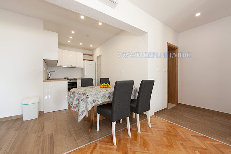 apartments Vidi, Tuepi - dining room