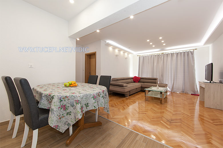 apartments Vidi, Tuepi - dining room