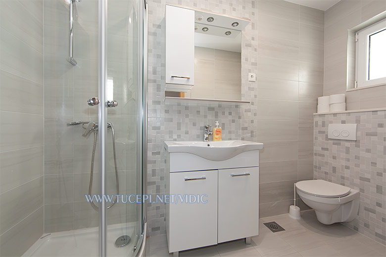 apartments Vidić, Tučepi - bathroom