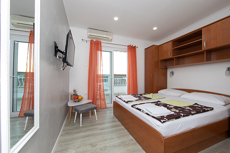 Apartments Villa FINA, Tučepi - bedroom