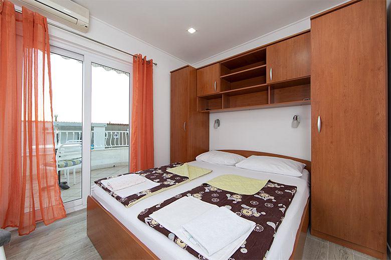 Apartments Villa FINA, Tučepi - bedroom