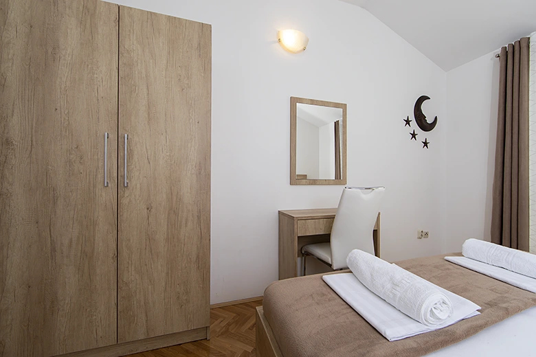 Apartments Vila Marko, Tučepi - bedroom