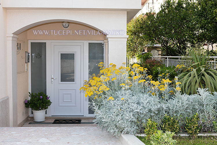 Apartments Vila Marko, Tučepi - Villa's entrance