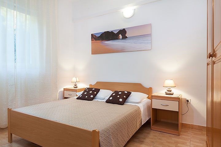 Apartments Vila Nela, Tučepi - bedroom