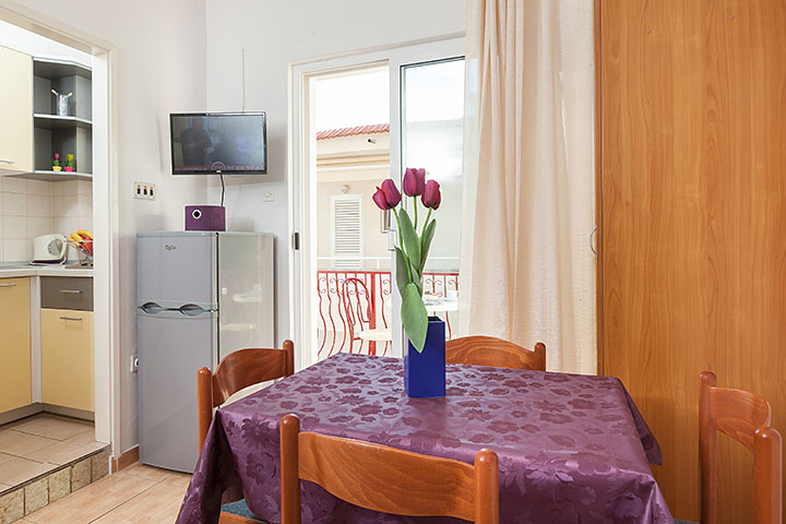 Apartments Vila Nela, Tučepi - dining room