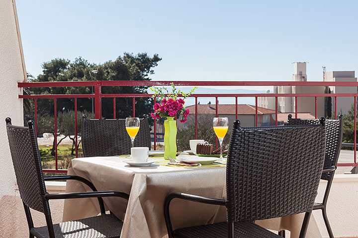 Apartments Vila Nela, Tučepi - balcony with sea view