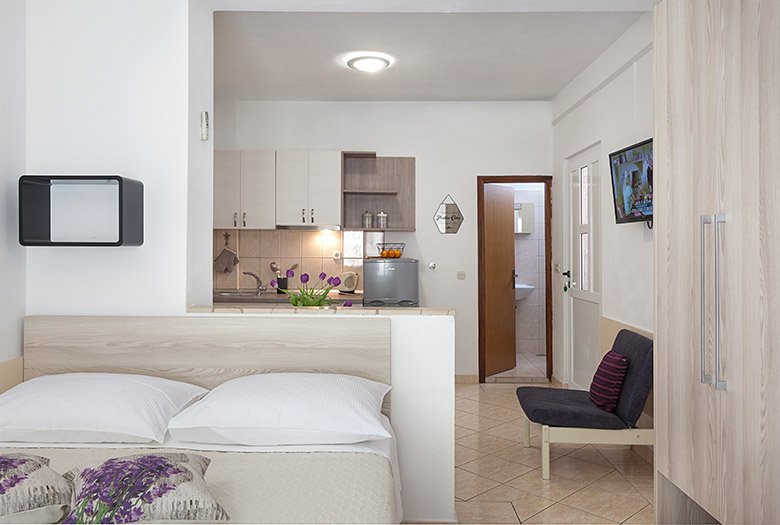 Apartments Vila Nela, Tučepi - bedroom