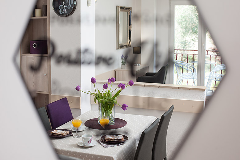 Apartments Vila Nela, Tučepi - dining table