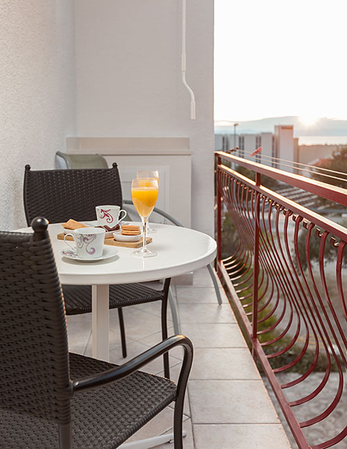 Apartments Vila Nela, Tučepi - balcony with sea view