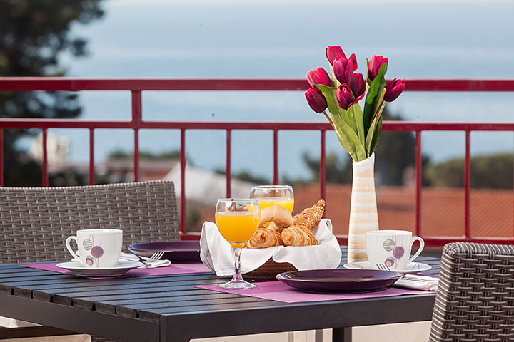 balcony with sea view - Apartments Vila Nela, Tučepi