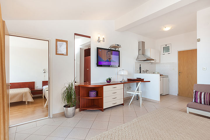 kitchen - Apartments Vila Nela, Tučepi