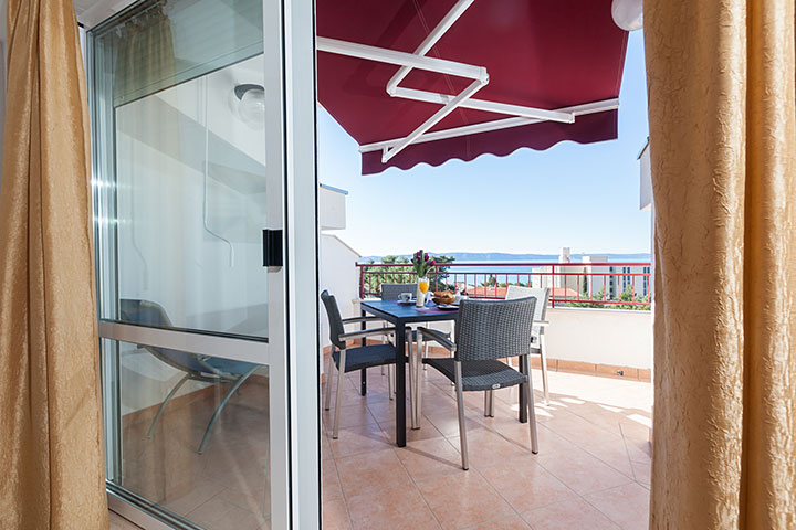 balcony with sea view  - Apartments Vila Nela, Tučepi