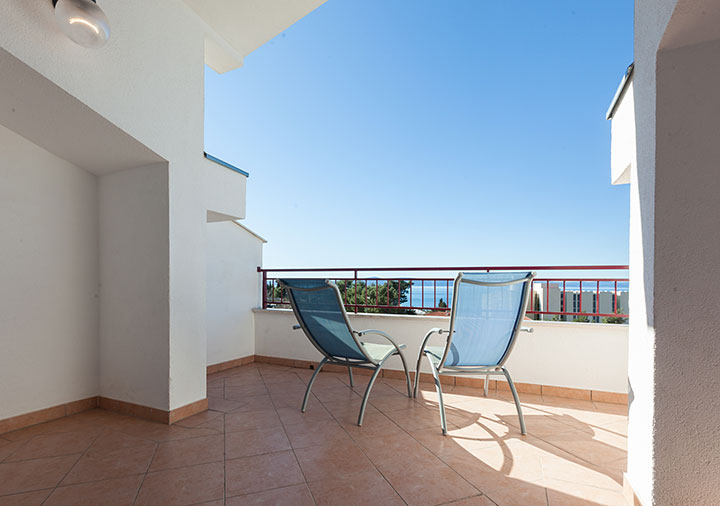 balcony with sea view - Apartments Vila Nela, Tučepi