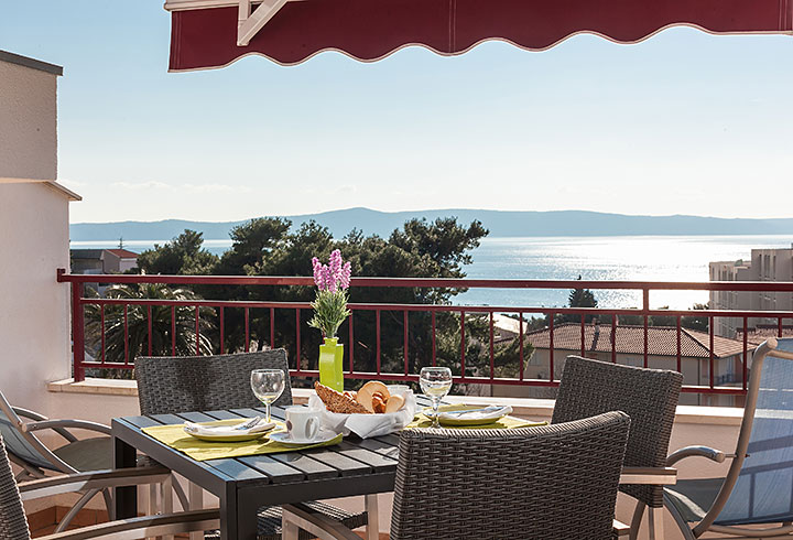 balcony with sea view, Apartments Vila Nela, Tučepi