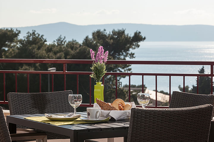 balcony with sea view, Apartments Vila Nela, Tučepi