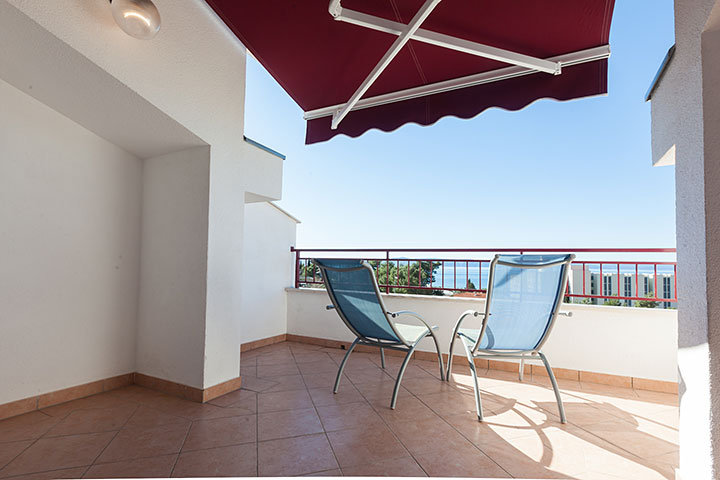 chairs on balcony, Apartments Vila Nela, Tučepi