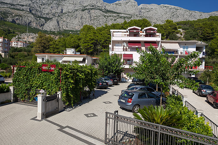 Vila Nela, Tučepi, house with parking