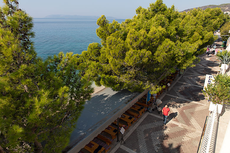 balcony with sea view - Apartments Norka, Tučepi