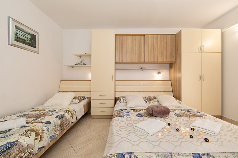 Apartments Viskovića dvori, Tučepi - bedroom