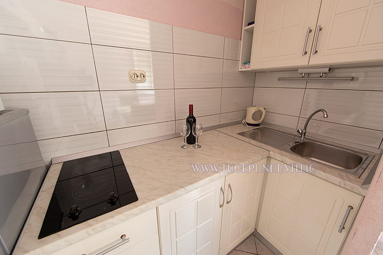 Apartments Vitlić, Tučepi - kitchen