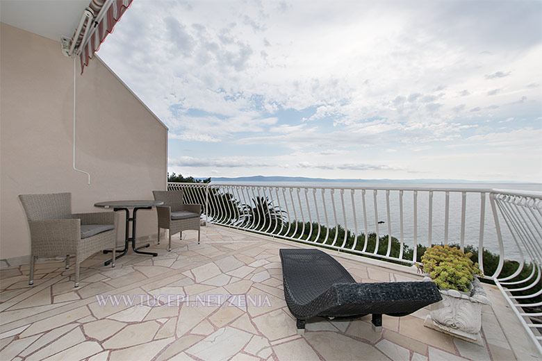 Apartments Ženja, Tučepi - balcony with sea view